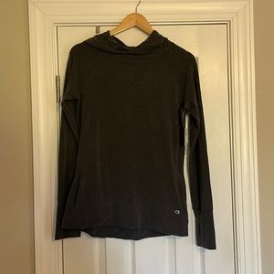 Long sleeve gray Gap active top.